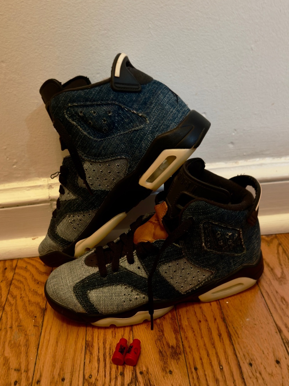 Big kids size 5.5 Jordan 6 retro